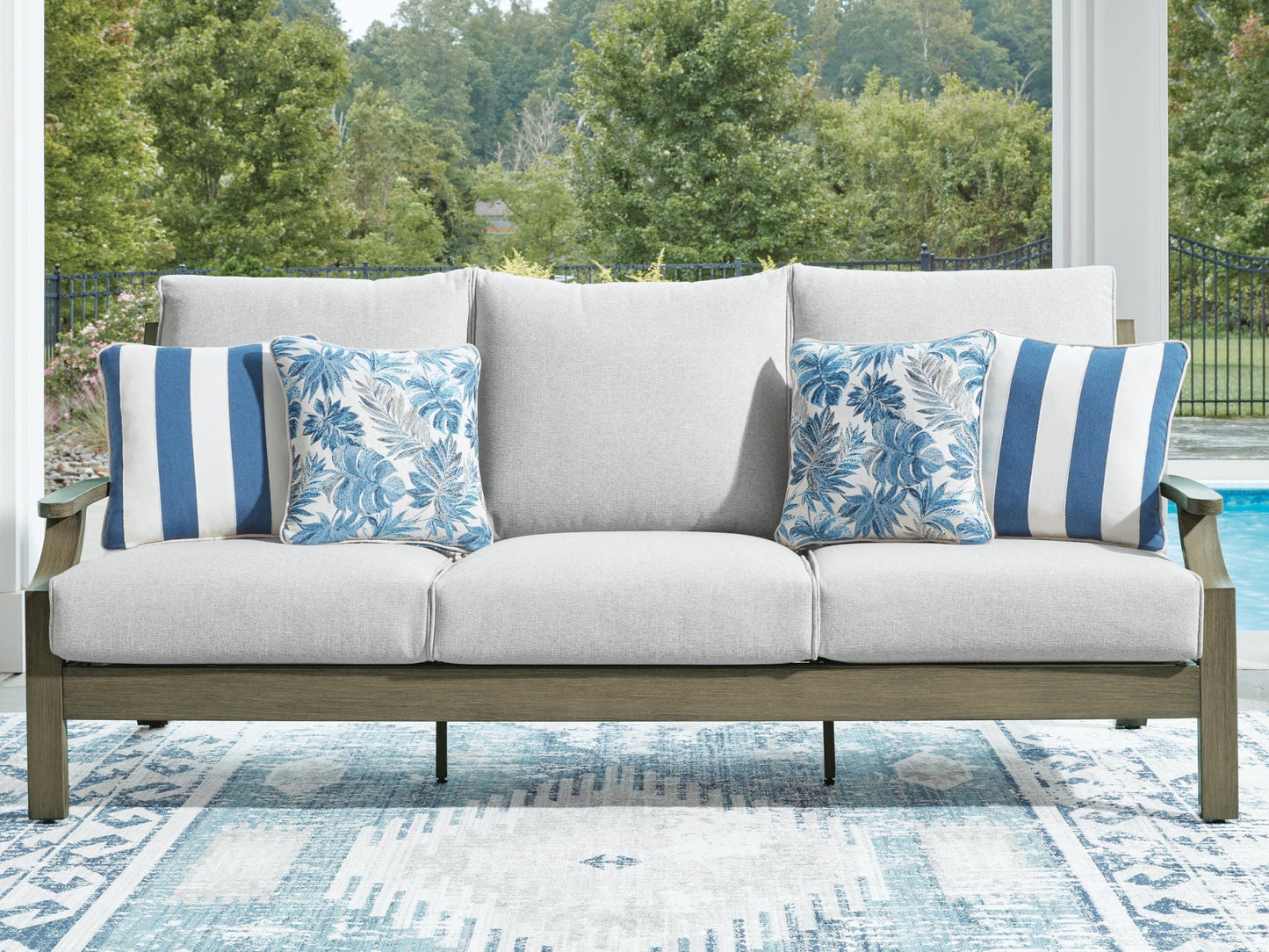 Rainier Ranch - Sofa With Cushion - Brown / Beige