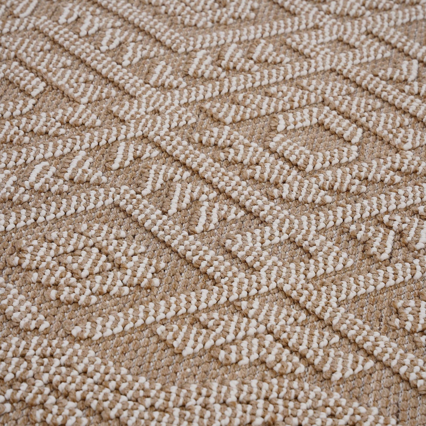 Guros - Trendy Traditional Indoor / Outdoor Rug