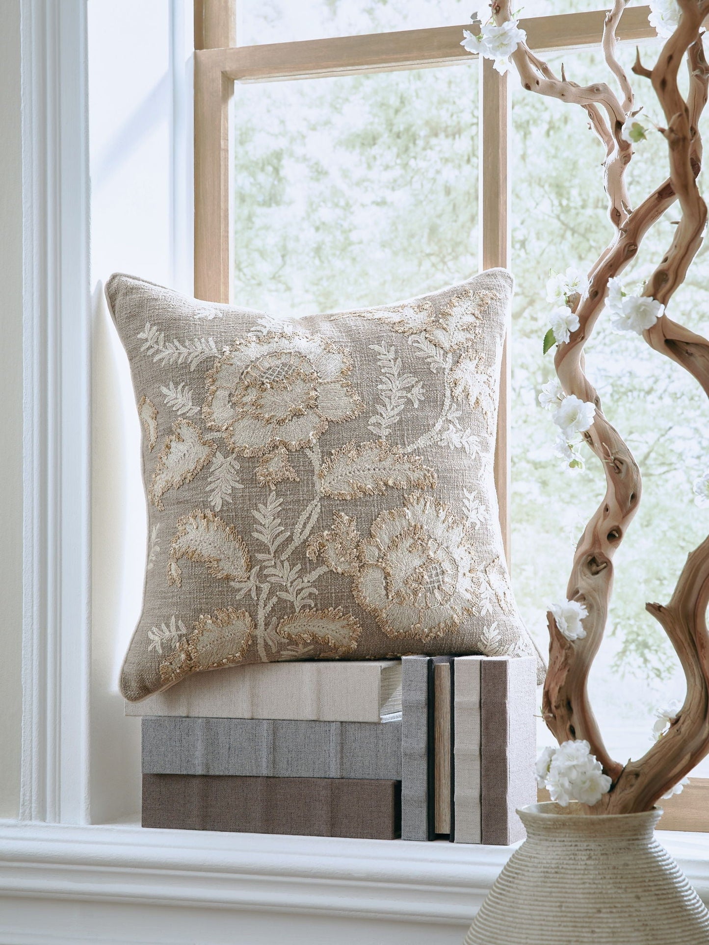 Viveka - Pillow