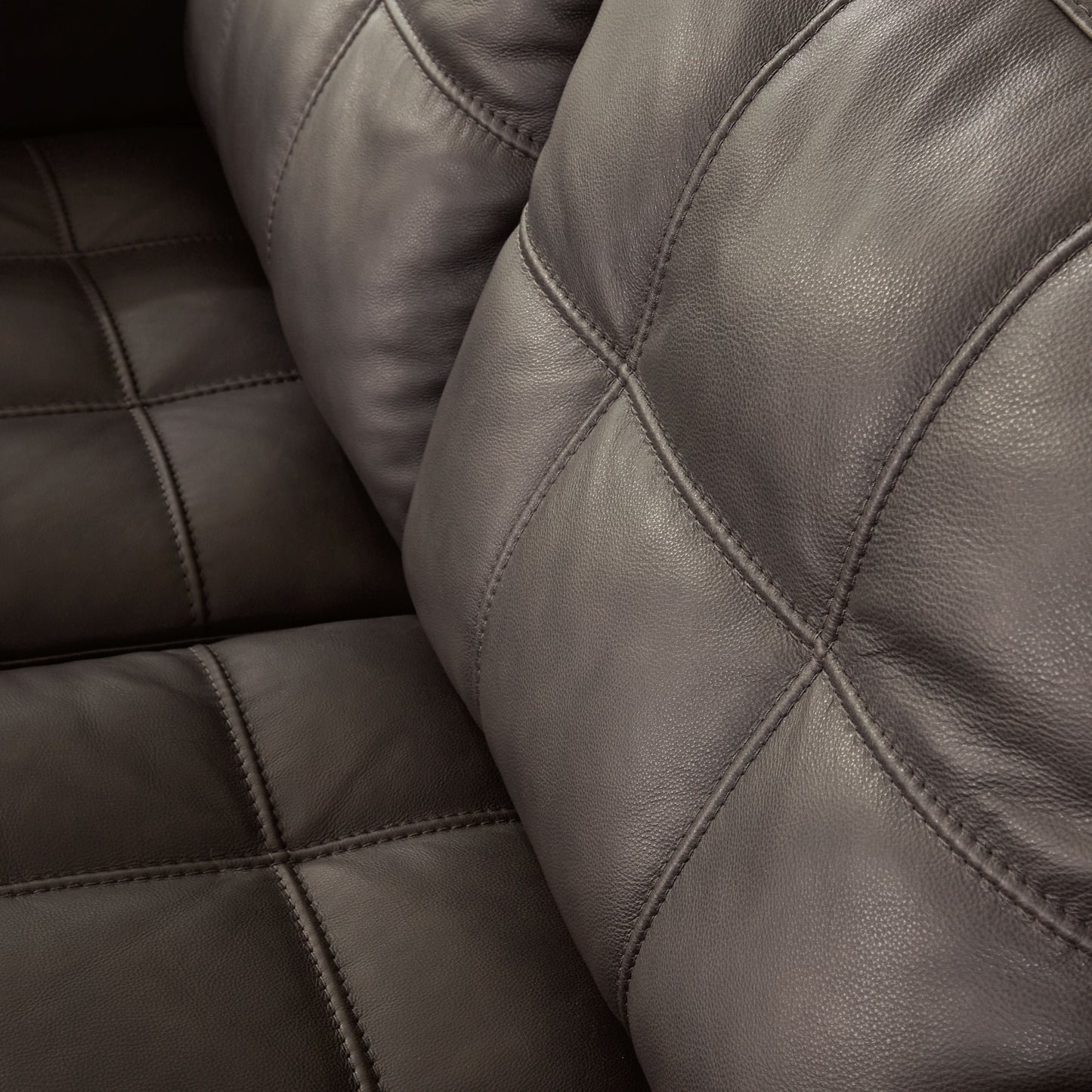 Luigi - Loveseat - Thunder