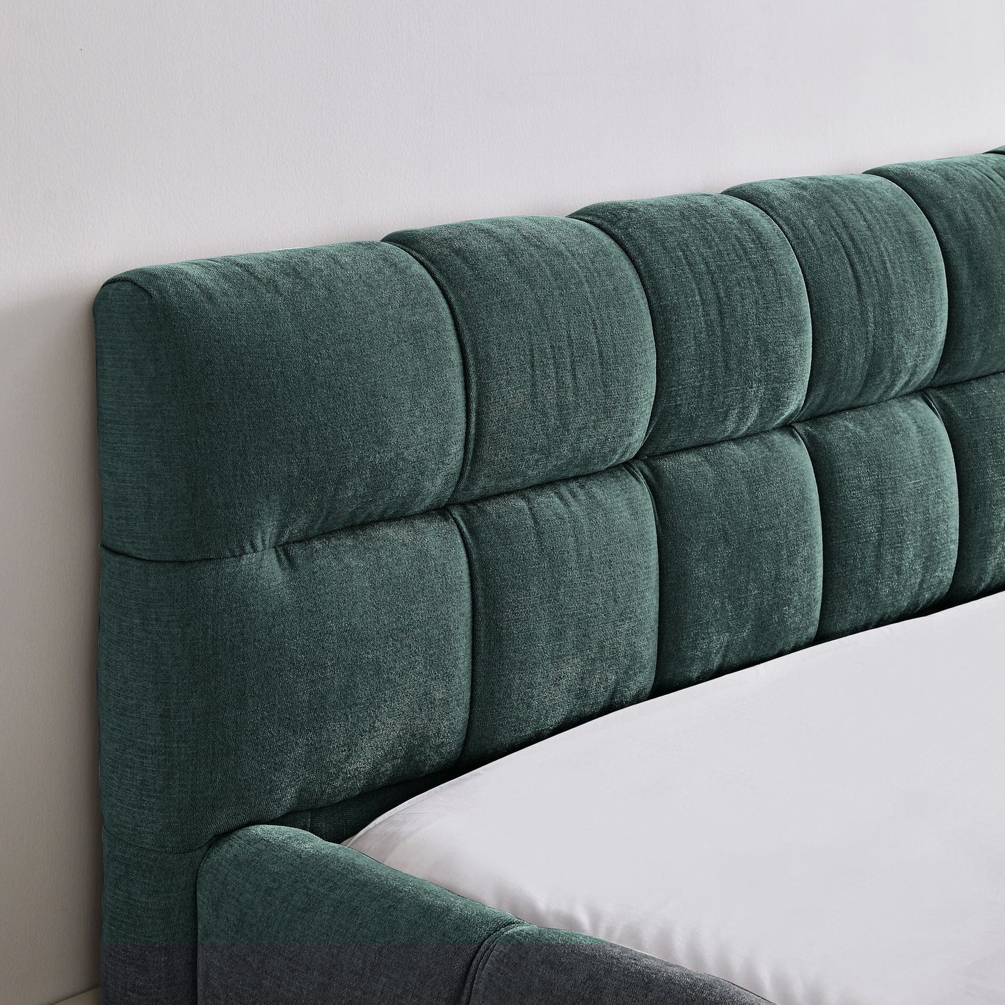 Modern Platform Bed Frame With Thick Fabric