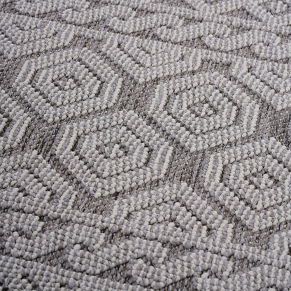 Guros - 6' X 9' Geometric Indoor / Outdoor Area Rug - Gray / White