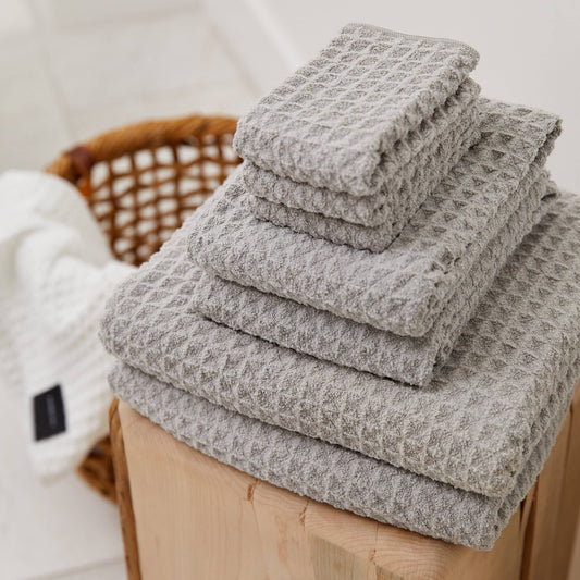 Waffle Weave Bath Towel — Modern Geometric Texture, Soft & Quick-Dry