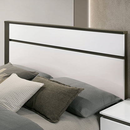 Birsfelden - 5 Pc Queen Bedroom Set